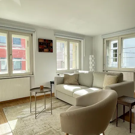 Retro-chic In Der Bregenzer Fussgaengerzone *